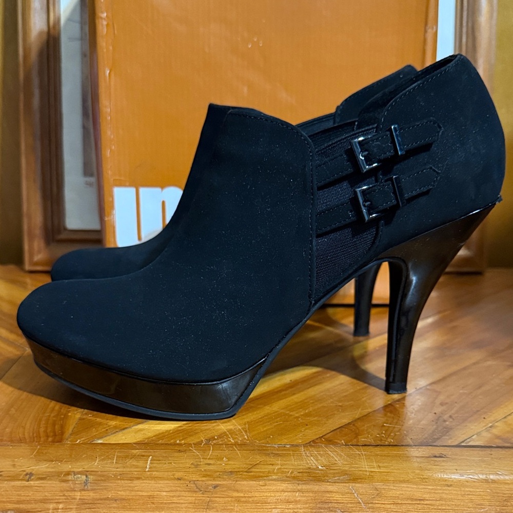 Stylish Black Women's Heels Suede Shoes Size 10 Med - Picture 6 of 10